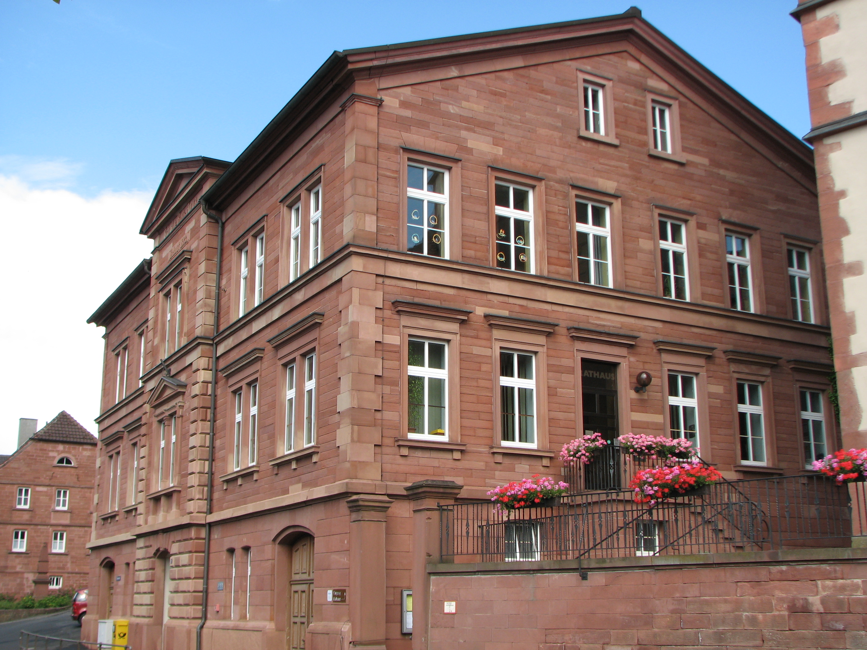 Neubrunn Rathaus.jpg Leider haben wir keinen Alternativtext zu diesem Bild, aber wir arbeiten daran.