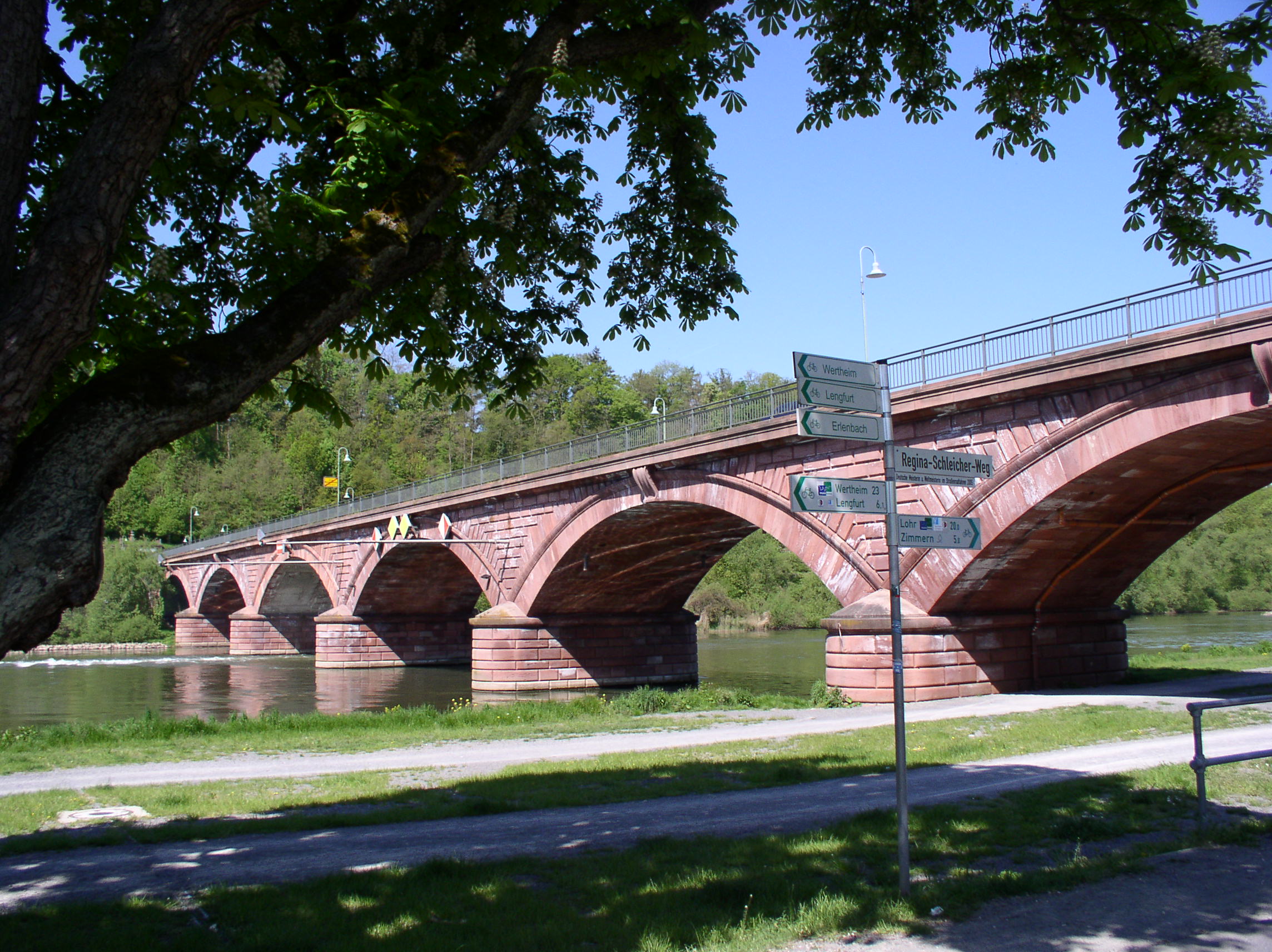 AlteMainbruecke Marktheidenfeld.JPG