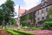 Bronnbach Kloster Außenansicht.jpg