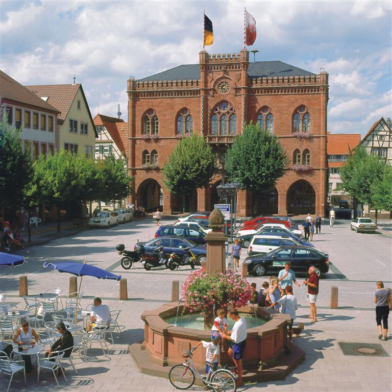 Marktplatz Tauberbischofsheim.jpg